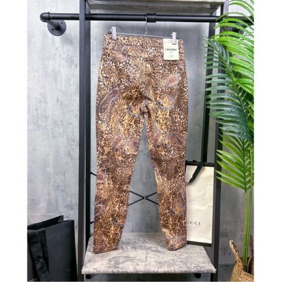 L’AGENCE | Margot High-Rise Paisley Leopard Cropped Jeans in ‘Bronze Valencia’ - Picture 5 of 12